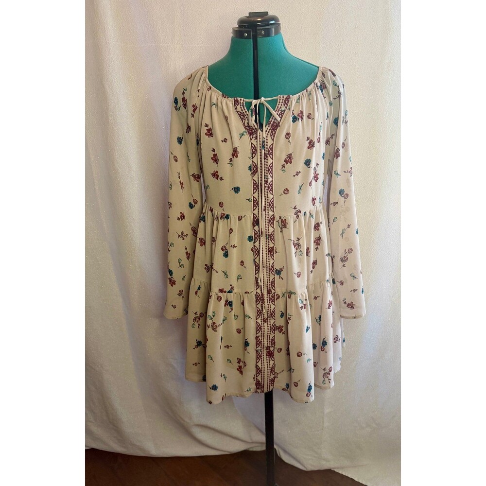Women’s floral boho dress with tie. Size xs